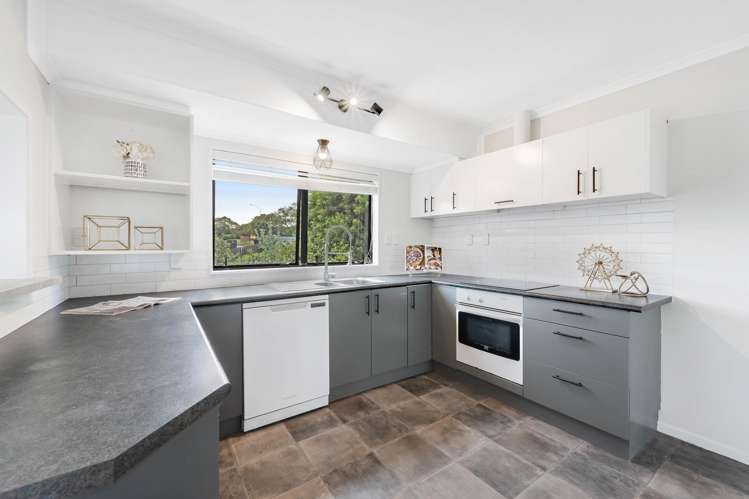 1 Lexington Drive Botany Downs_10