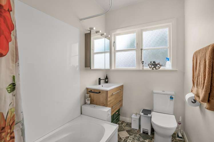 70 Hall Crescent Epuni_7