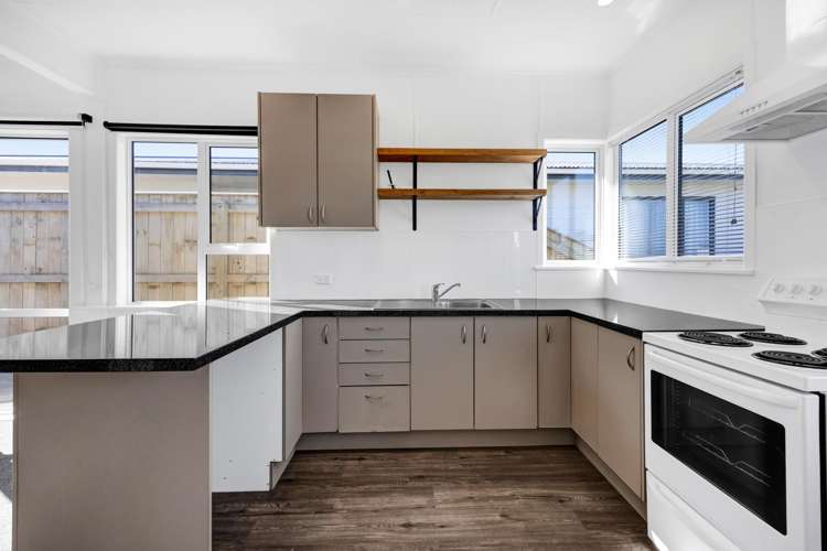 23 Longfellow Road Opunake_8