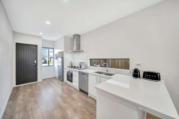 9 John Burn Road Takanini_10