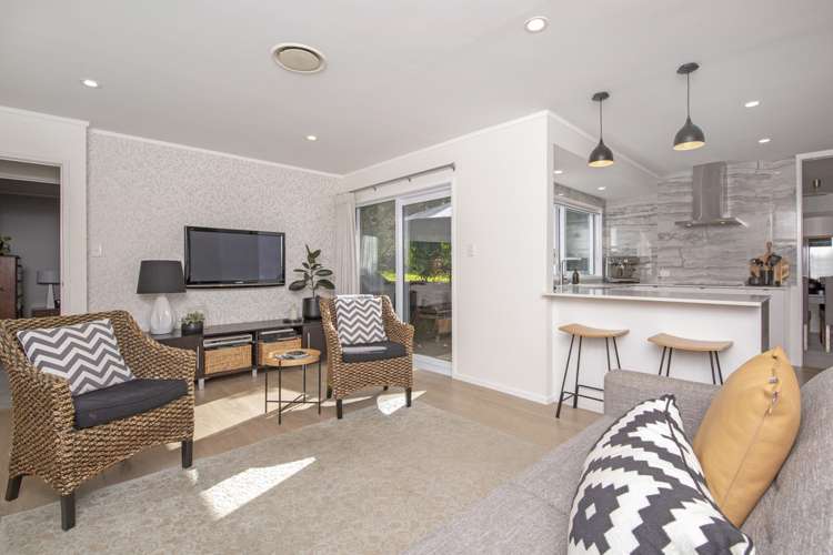 19 Borrowdace Avenue Botany Downs_9
