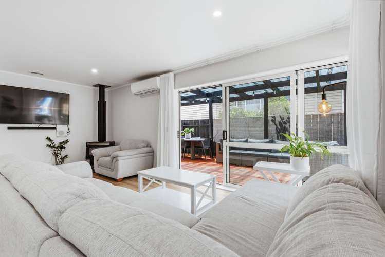 2/15 Kotare Street Hilltop_5