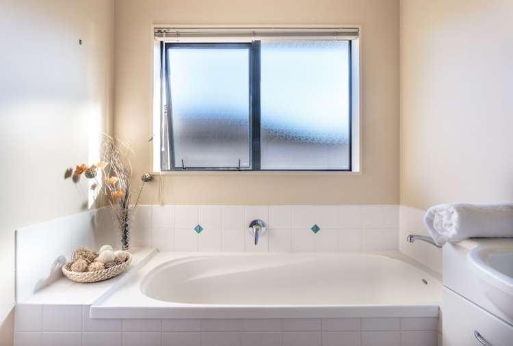 33 Ironstone Place Randwick Park_17