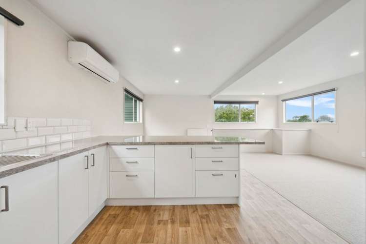 1/2 Karapiti Place Glen Eden_5