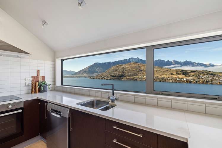 2/11 Gum Lane Queenstown_5