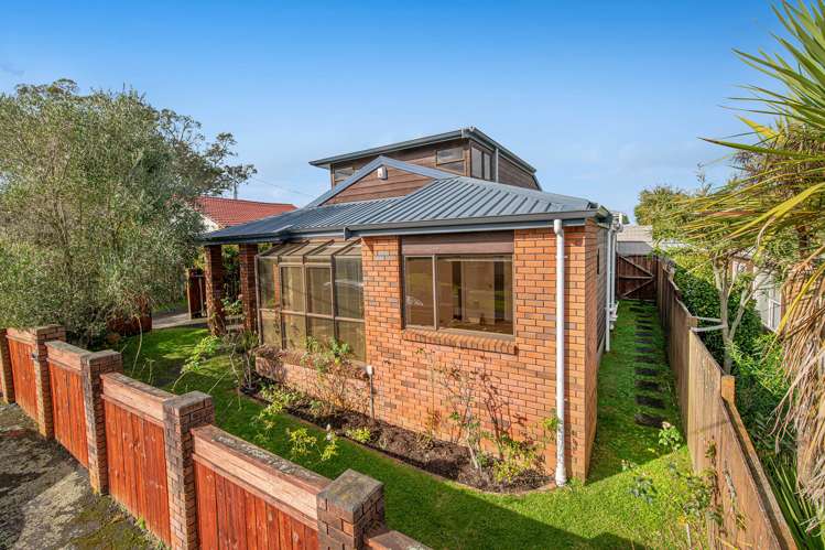 2/32a Howard Road Northcote_2