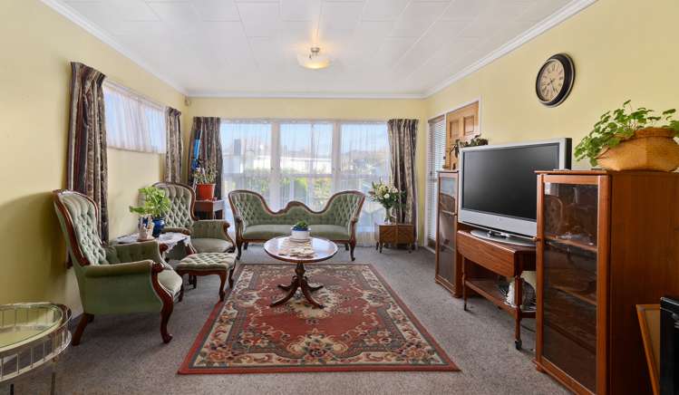 14 Deborah Place Mangakakahi_1