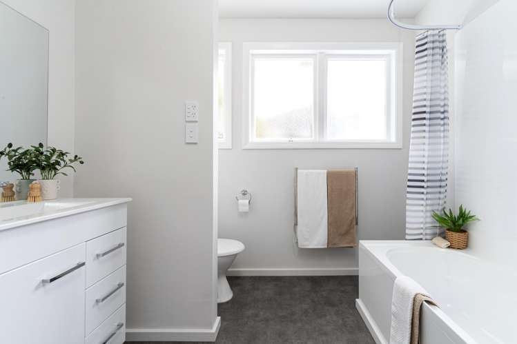 81 Carisbrooke Street Aranui_11