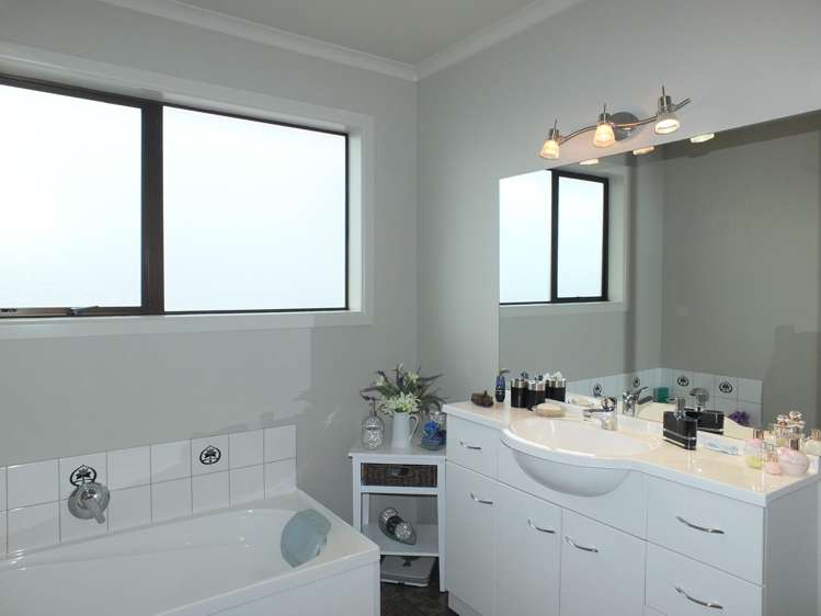 19 Le Cren Street Seaview_10