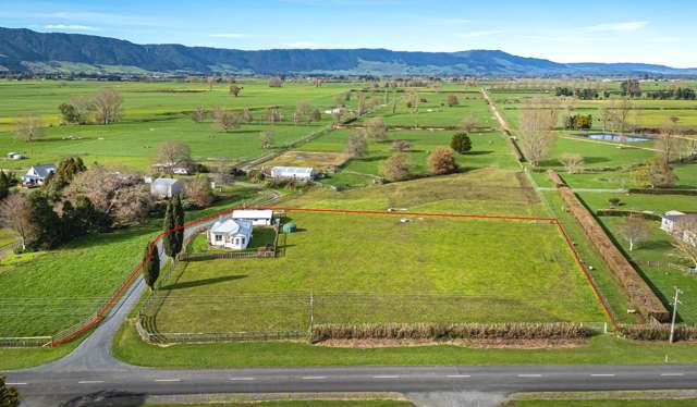 Charming lifestyle block with potential plus