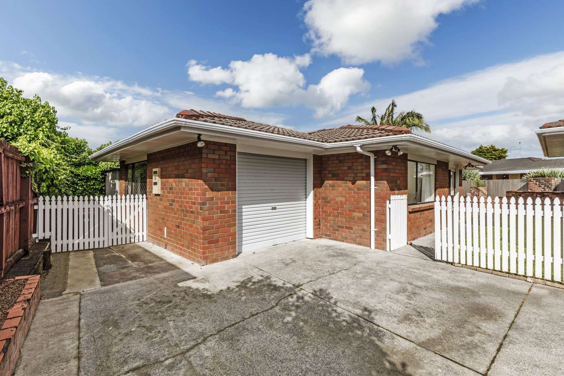 2/5 Annette Avenue Te Atatu South_0