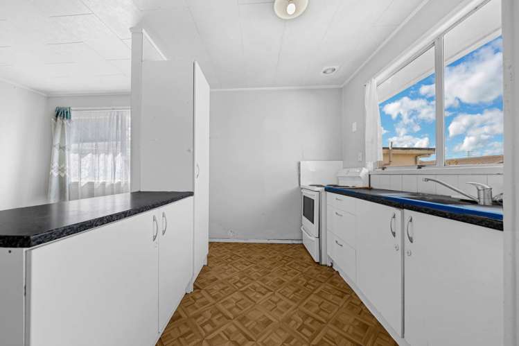 93 Flat Bush Road Clover Park_11