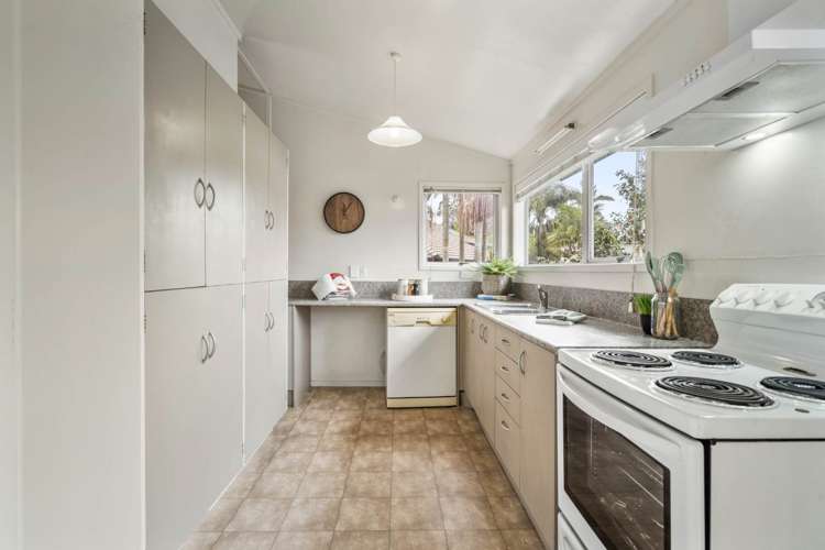 2/970 Beach Road Torbay_8