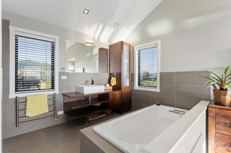 8 Beachview Grove Peka Peka_21