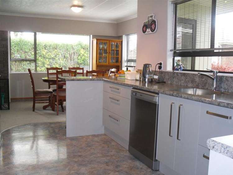 111 Brecon Road Stratford_2