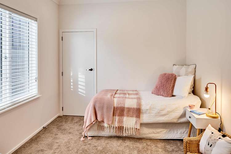 11 Tory Street Petone_15