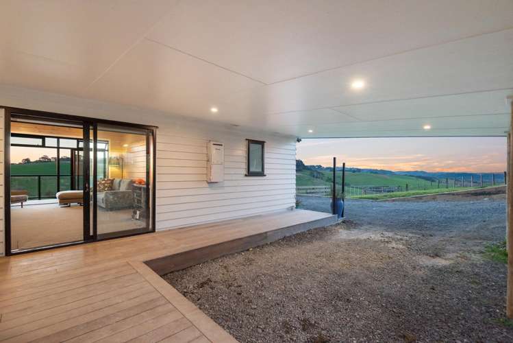 86 Valley Road Waitoki_18