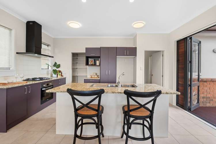 28 Greenbough Lane Greenhithe_7