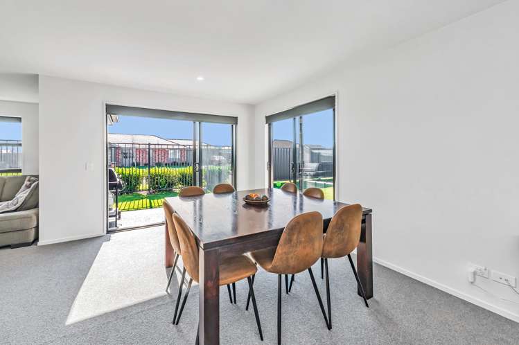 197 Faringdon Boulevard Rolleston_8