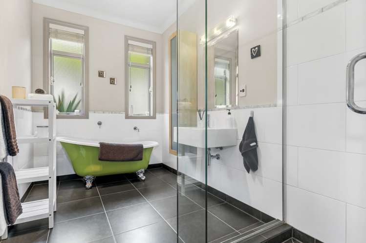 3a Seymour Road Mellons Bay_24