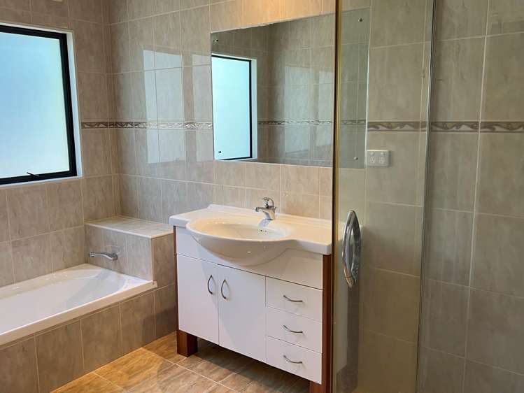 34 Waimanu Bay Drive Te Atatu Peninsula_13