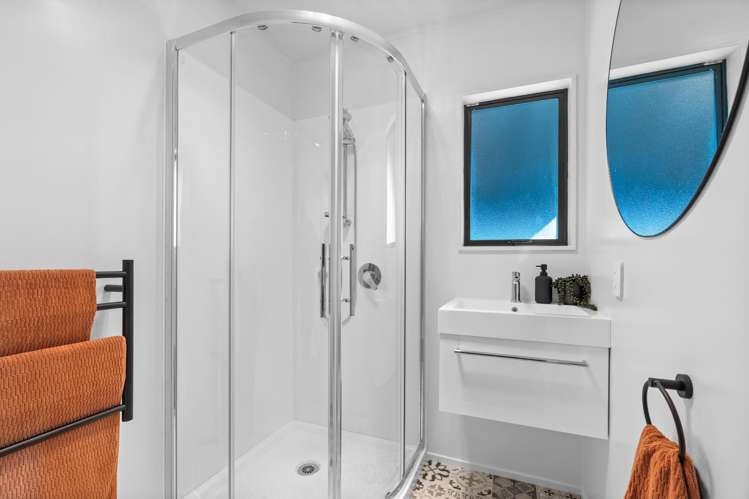 424 High Street South Carterton_12