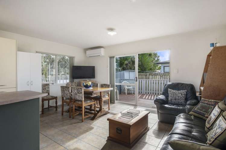 65A Cobham Crescent Kelston_3
