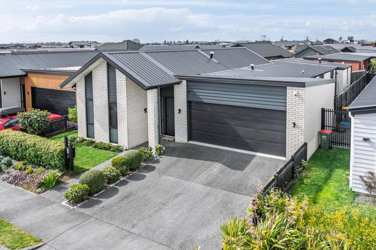 16 Probert Crescent Chartwell_2