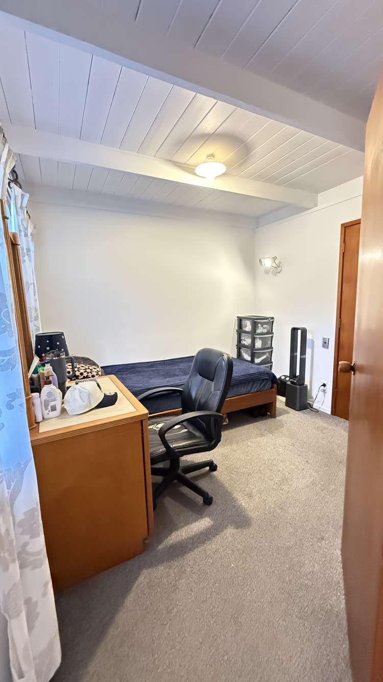 16 Woodhall Road Epsom_12