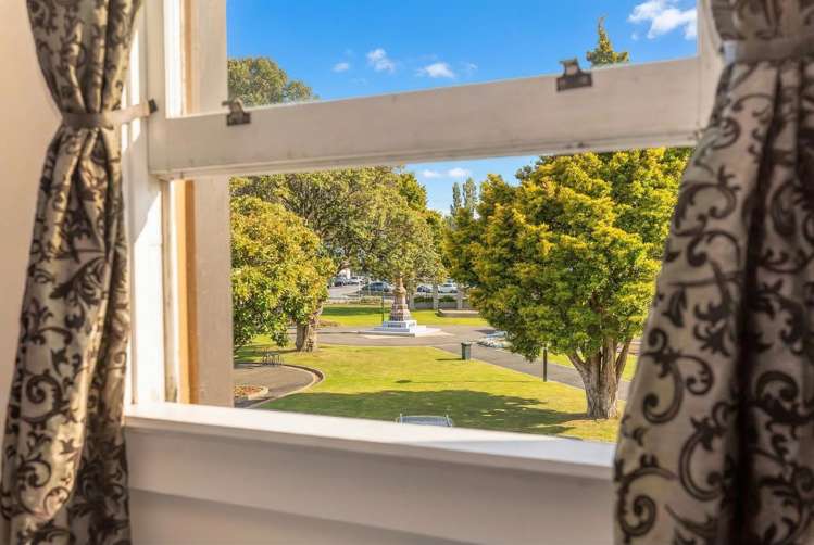 20 Memorial Square Carterton_41