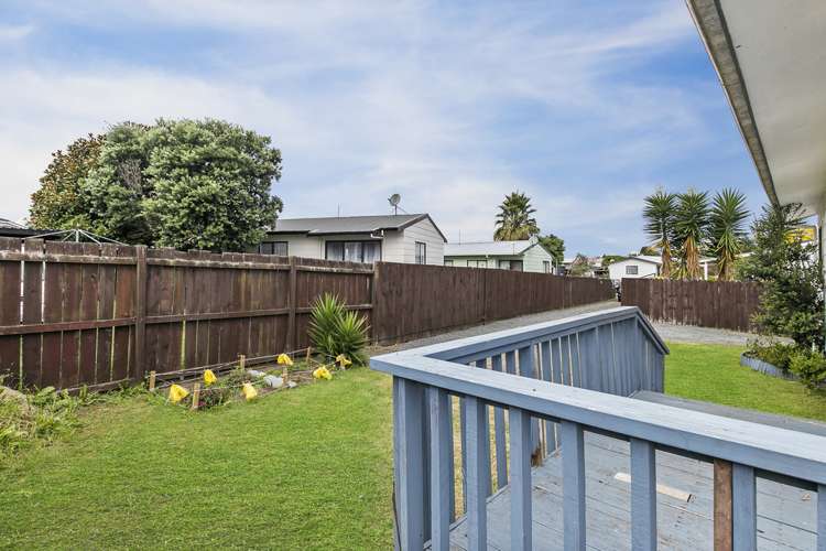 2/4 Maplesden Drive Clendon Park_1