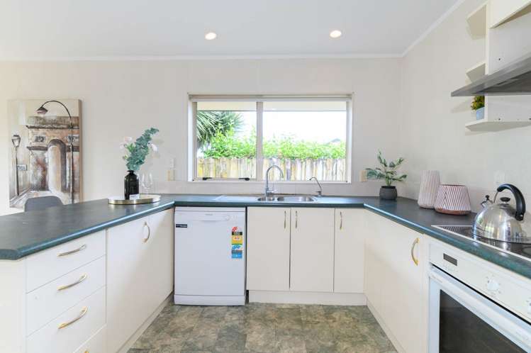 2/10 Caldbeck Rise Northpark_7