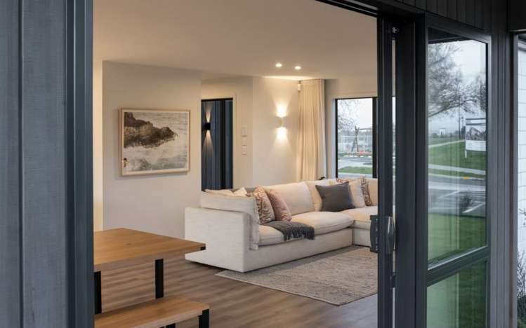 1 Pā Tuna Lane Hurdon_3