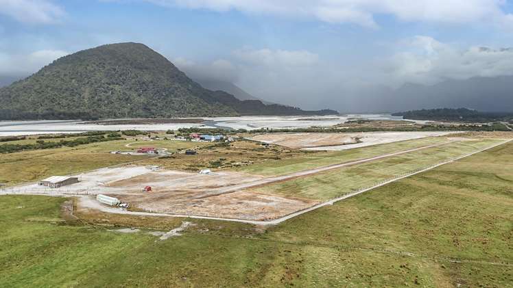 22 Airport Lane Haast_16