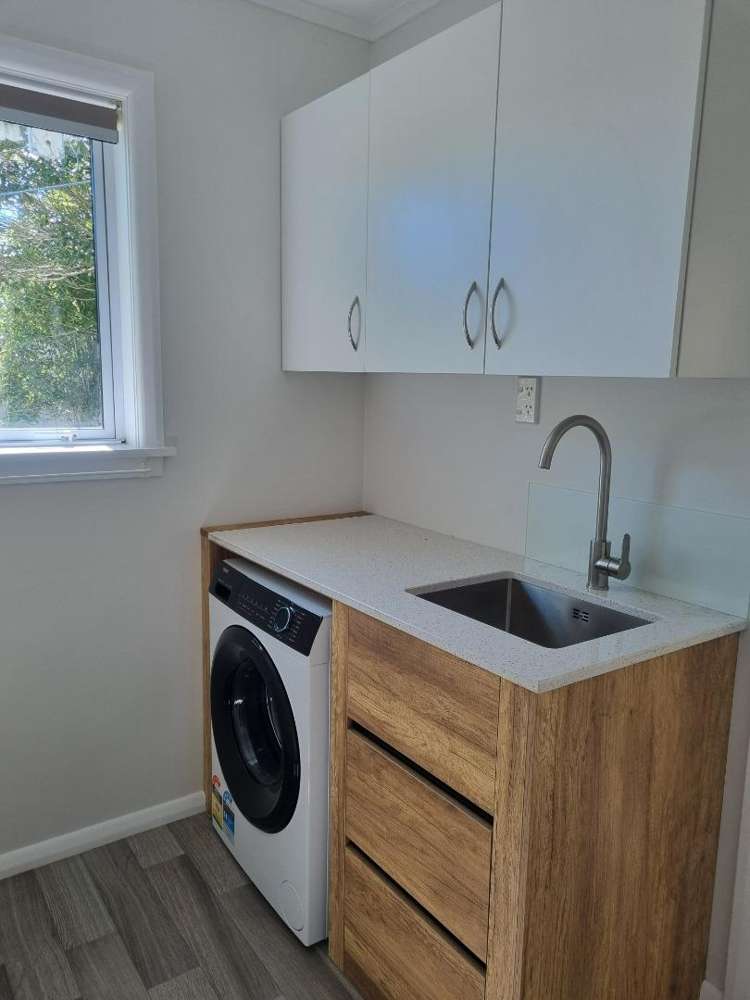 9 Dixon Road 11062_3