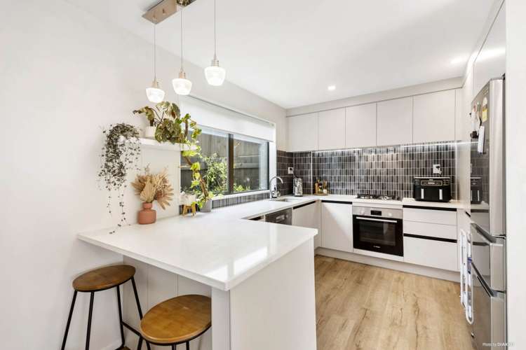 112e Hutchinson Avenue New Lynn_5