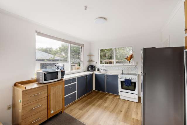 2/374B Pages Road Aranui_2