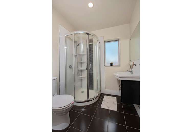 4 Riverglade Parkway Te Atatu South_11