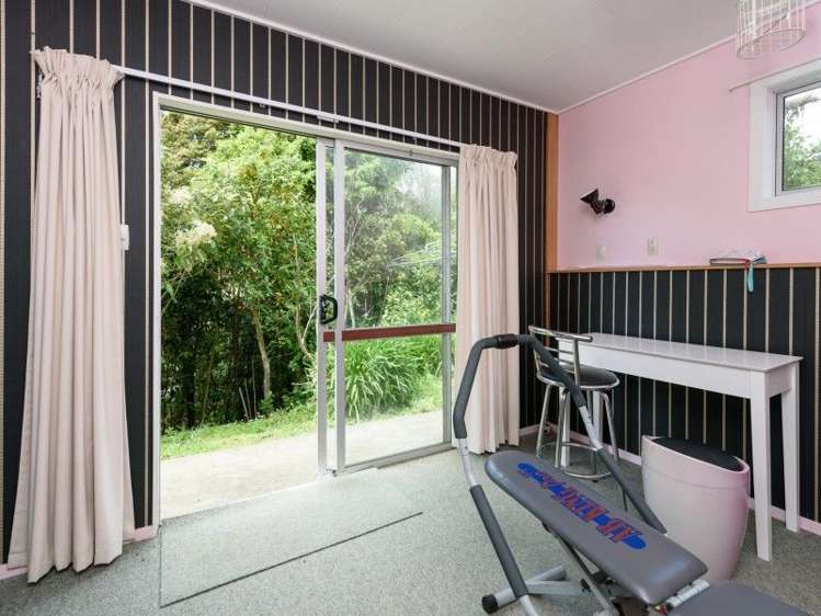 3 Hillview Crescent Paparangi_11