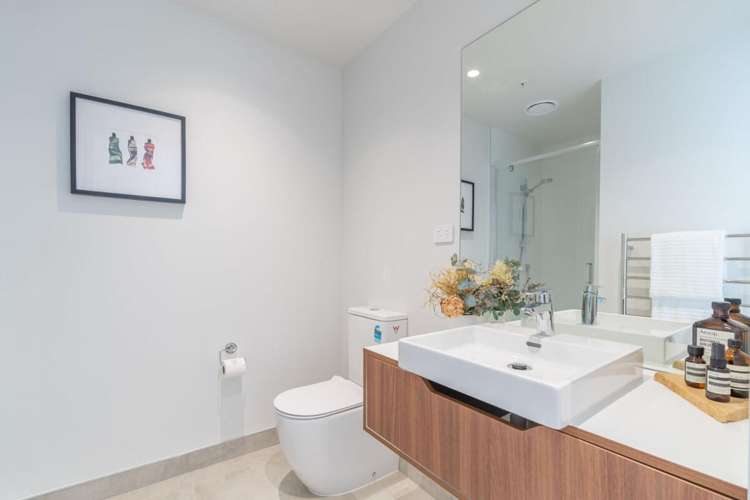 2/11 Spring Street Onehunga_16