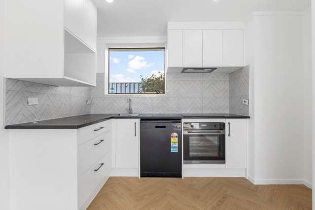 Fully Renovated BEST-LOCATED UNIT in Papatoetoe