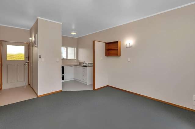 Great Location! Walking distance to Onerahi Shops