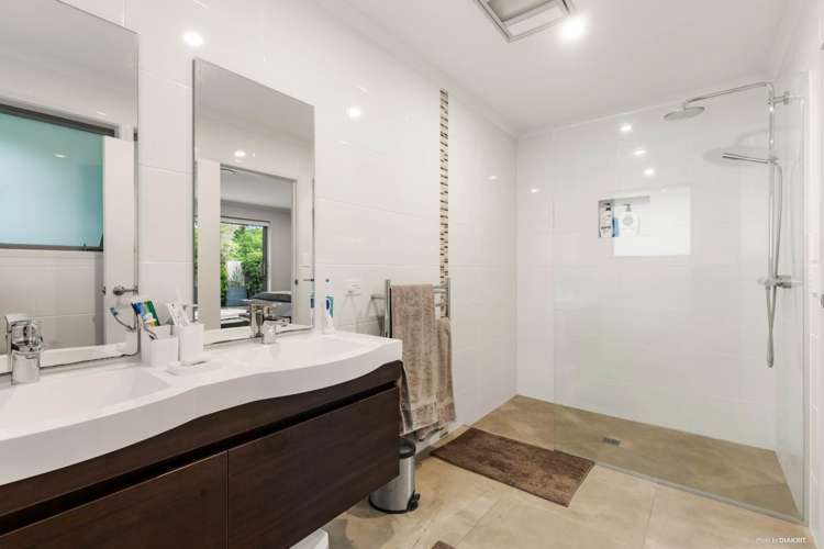 4 School Road Riverhead_9