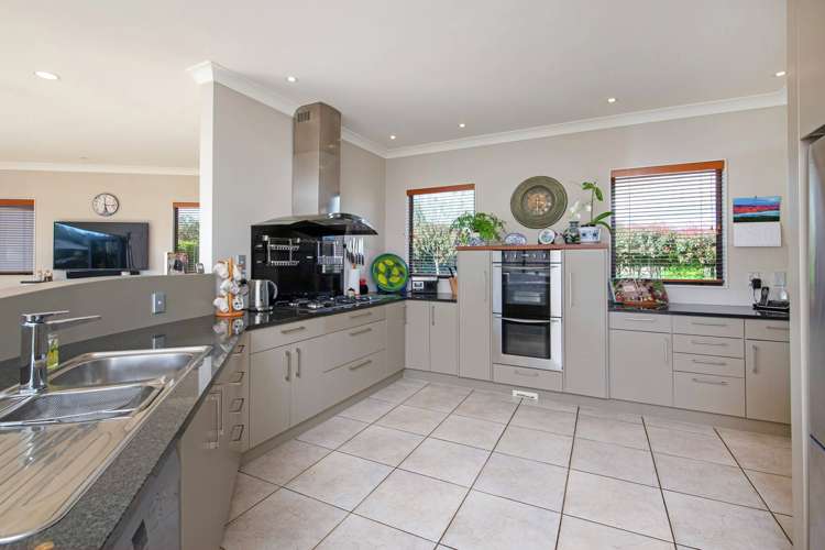 68 Porterfield Road Whitford_2