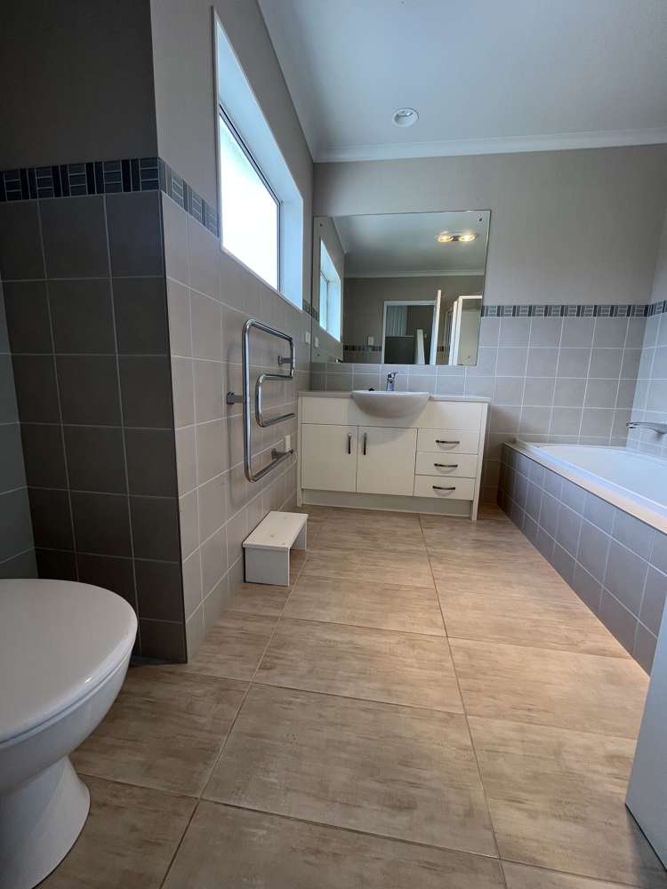 10 Seresin Crescent Flat Bush_15