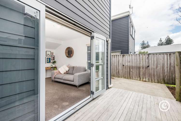 2/14 Tireti Road Titahi Bay_12