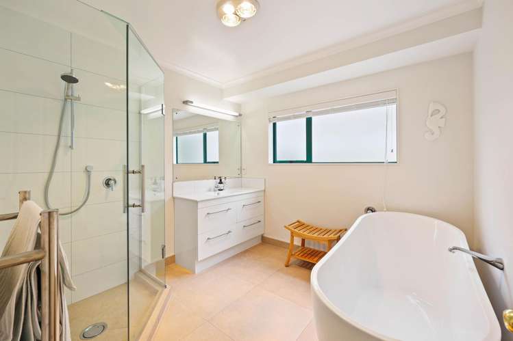 8 Amesbury Rise Henderson_24