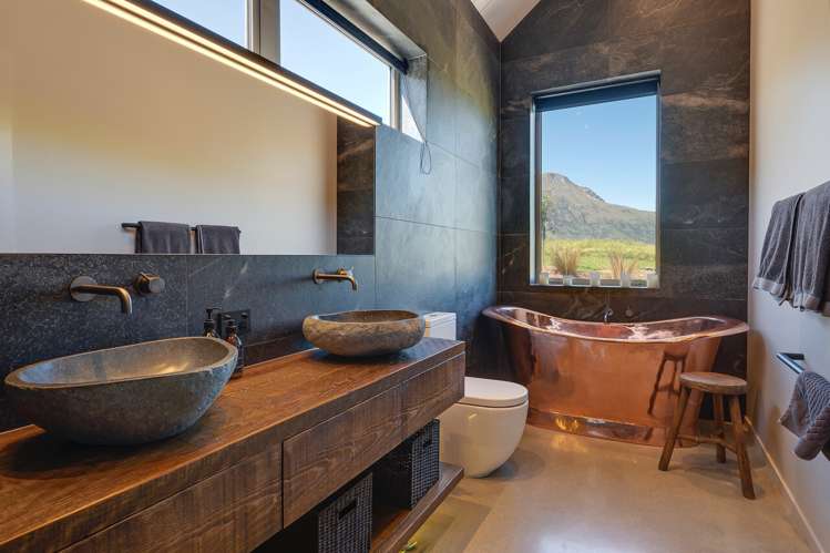 92 Threepwood Road Dalefield/Wakatipu Basin_19