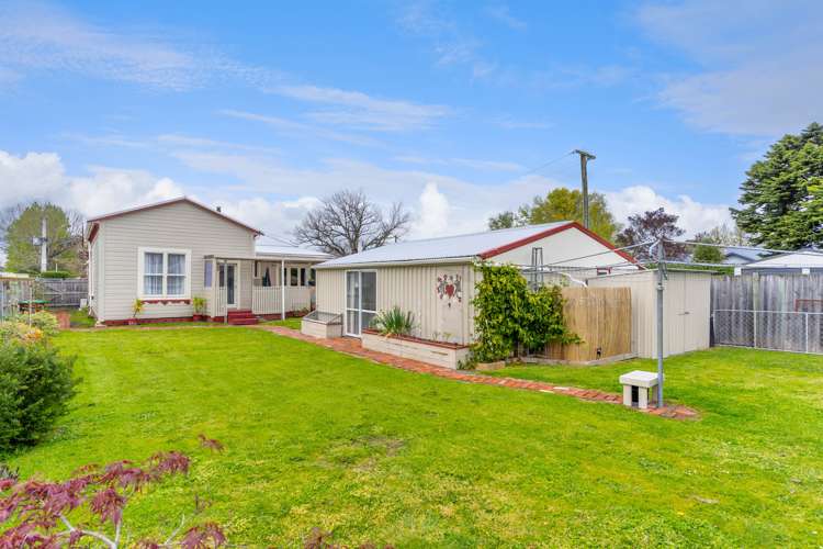 168 High Street South Carterton_14