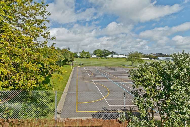 2/8 Gladstone Road Northcote_17